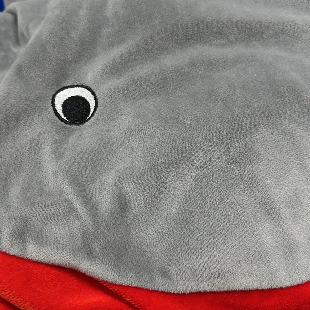 Soft & Cute - 3D Shark Tail Polyester Sofa Beach Blanket  Kids Sleeping Bag Jaws